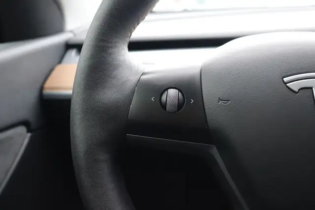 2022 Tesla Model Y - Photo 18