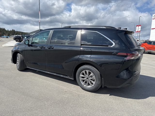 2026 Toyota Sienna LE 8-Passenger AWD - Hybrid - Photo 3
