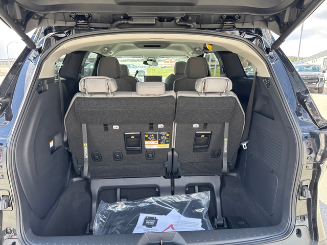 2026 Toyota Sienna LE 8-Passenger AWD - Hybrid - Photo 5