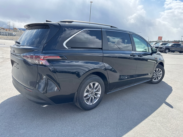 2026 Toyota Sienna LE 8-Passenger AWD - Hybrid - Photo 6