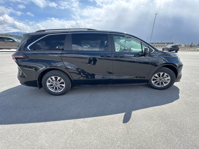 2026 Toyota Sienna LE 8-Passenger AWD - Hybrid - Photo 7