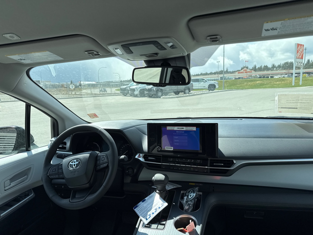 2026 Toyota Sienna LE 8-Passenger AWD - Hybrid - Photo 9