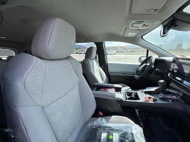 2026 Toyota Sienna LE 8-Passenger AWD - Hybrid - Photo 10