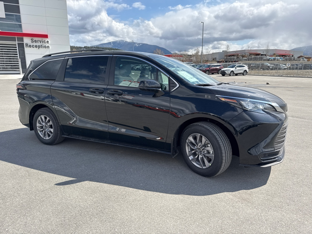 2026 Toyota Sienna LE 8-Passenger AWD - Hybrid - Photo 12