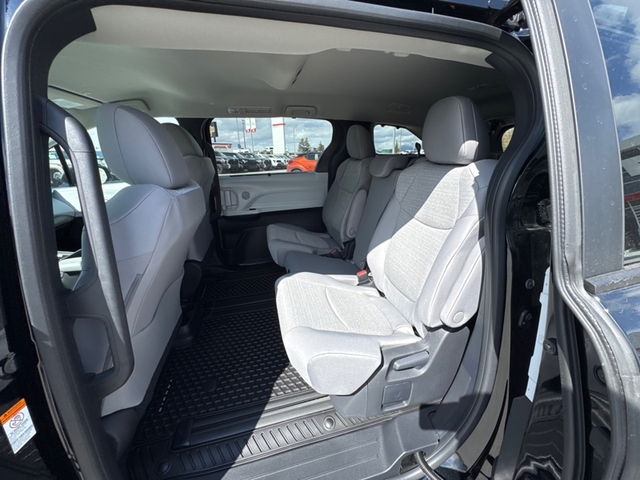 2026 Toyota Sienna LE 8-Passenger AWD - Hybrid - Photo 14