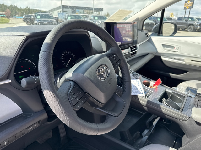 2026 Toyota Sienna LE 8-Passenger AWD - Hybrid - Photo 15