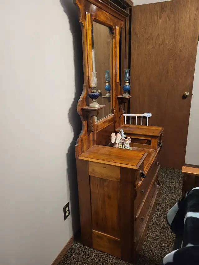 Antique Dresser - Photo 2