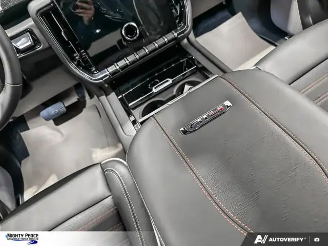 2026 GMC Yukon AT4 Ultimate - Photo 17