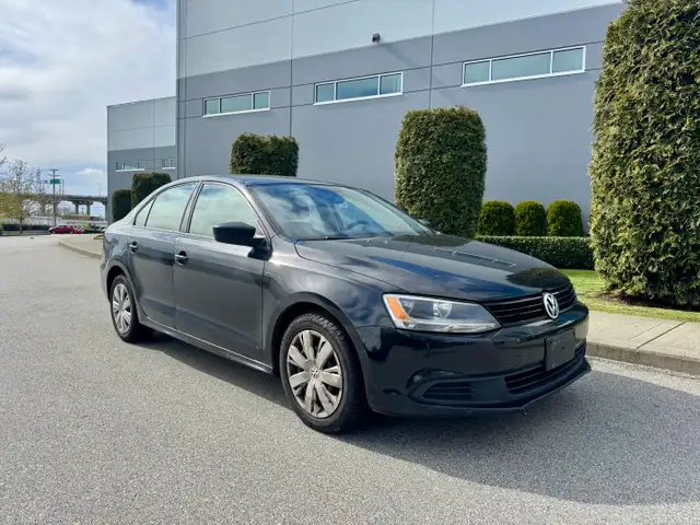 2011 Volkswagen Jetta Sedan 4dr 2.0L Auto Trendline - Photo 2