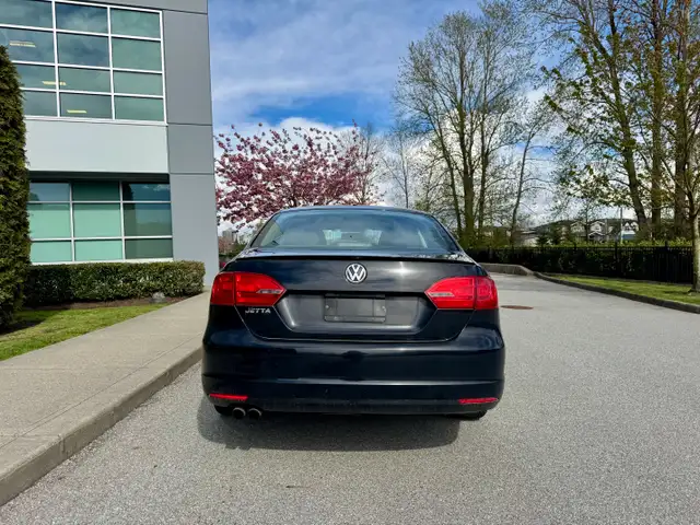 2011 Volkswagen Jetta Sedan 4dr 2.0L Auto Trendline - Photo 7