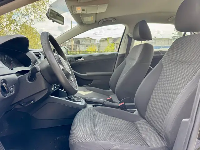 2011 Volkswagen Jetta Sedan 4dr 2.0L Auto Trendline - Photo 8