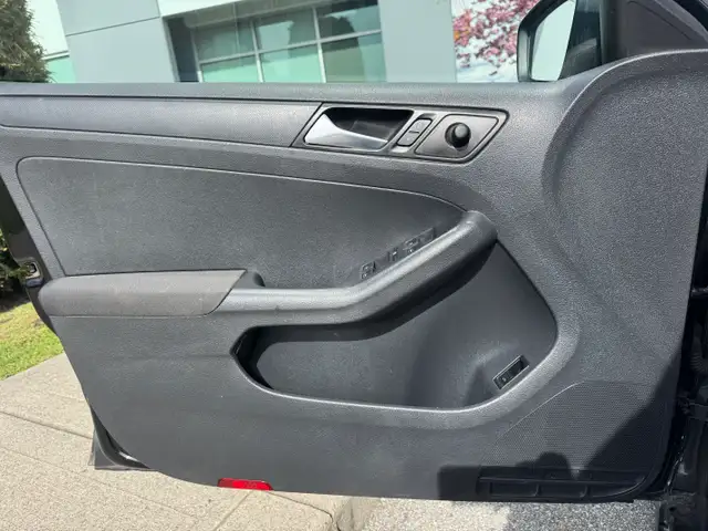 2011 Volkswagen Jetta Sedan 4dr 2.0L Auto Trendline - Photo 10