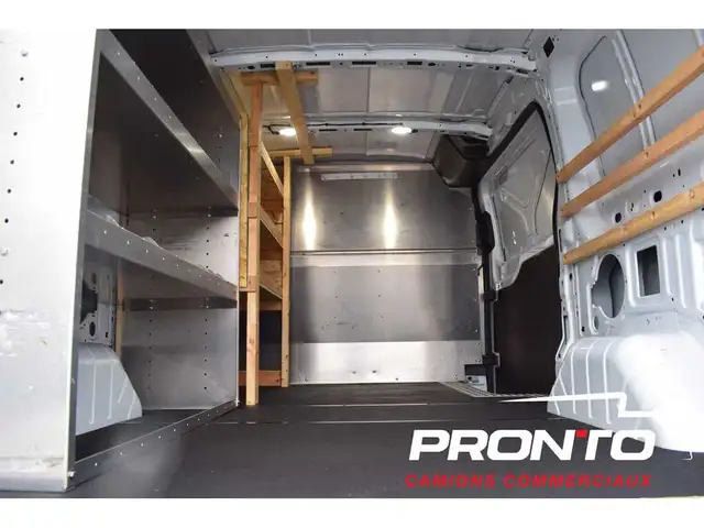 2021 Ford Transit Cargo Van AWD  T-150 130WB  Séparateur & T - Photo 9