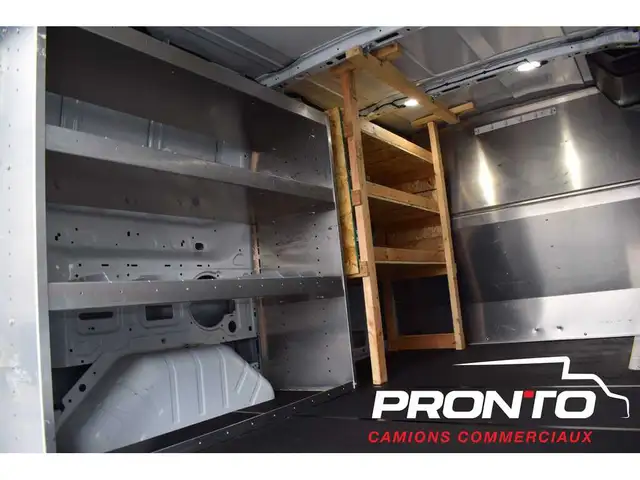 2021 Ford Transit Cargo Van AWD  T-150 130WB  Séparateur & T - Photo 10