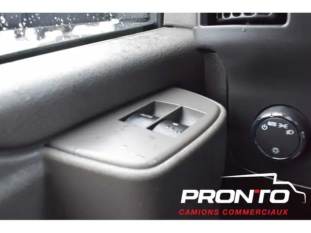 2025 Chevrolet Express Commercial Cutaway V8 6.6L  14 Pieds - Photo 17