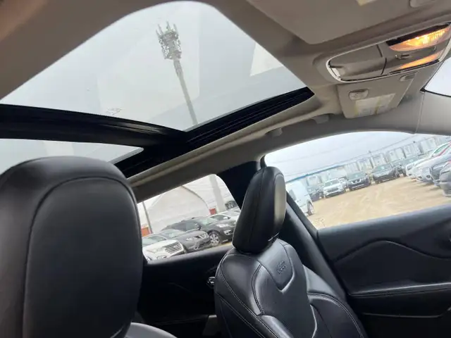 2017 Jeep Cherokee Limited 4WD - No Accident - Photo 22