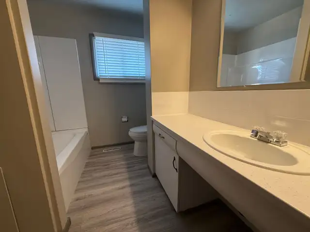 Main Level in Jasper Place with Great Incentive and Pet Friendly - Photo 2