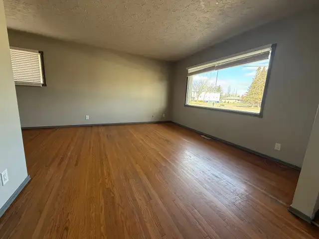 Main Level in Jasper Place with Great Incentive and Pet Friendly - Photo 9