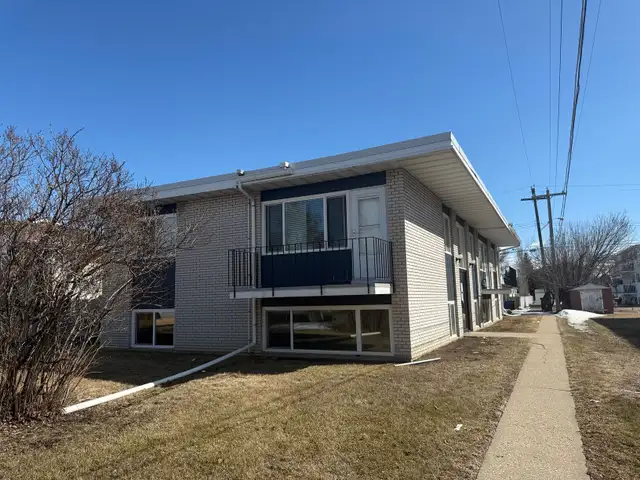 Apartment in Move‑in‑ready Bachelor Suite in Meadowlark