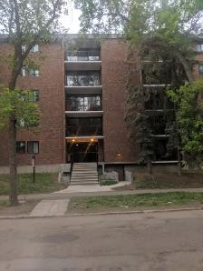Condo in Modern Bachelor Suite Near U of A – Underground Parking