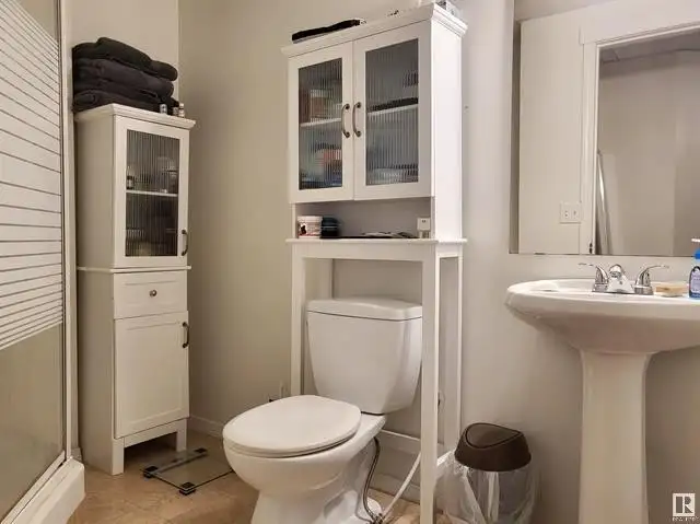 Duplex in Spacious 4‑Bedroom Duplex • 3.5 Baths • Double Garage - Photo 9