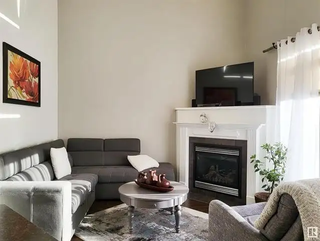 Duplex in Spacious 4‑Bedroom Duplex • 3.5 Baths • Double Garage - Photo 11