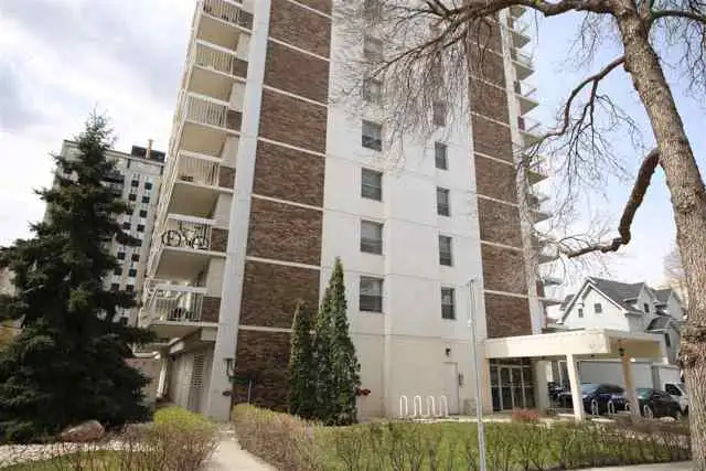 Apartment in 1 Bedroom Apartment in Oliver – Steps to Downtown