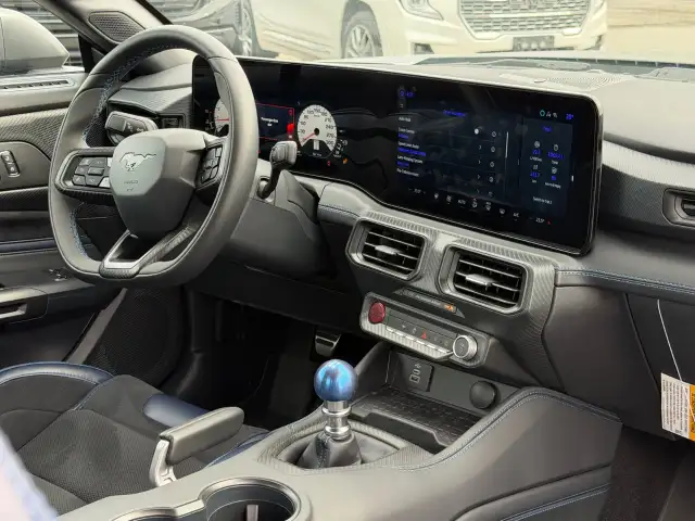 2024 Ford Mustang - Photo 15