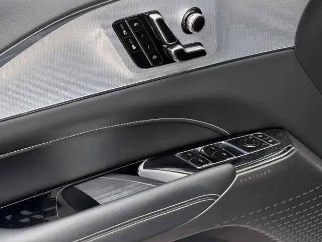 2024 Cadillac LYRIQ - Photo 12