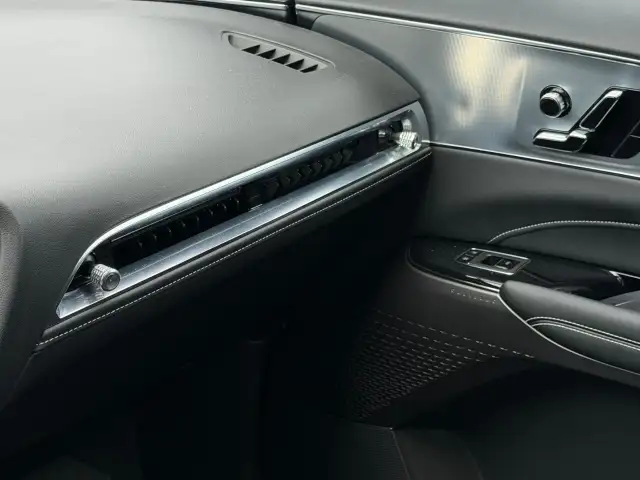 2024 Cadillac LYRIQ - Photo 19