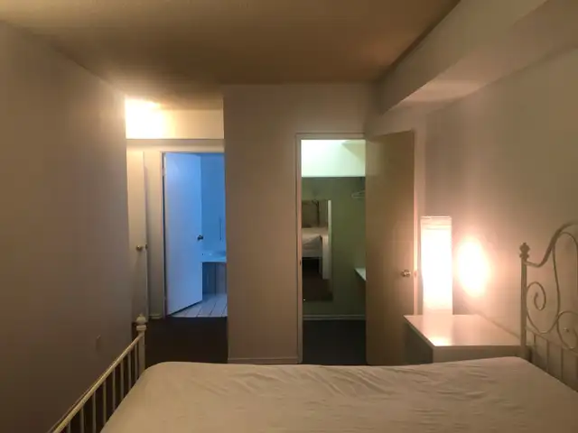 Master Bedroom For Rent - Downtown Toronto - Photo 5
