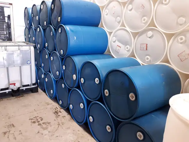 55 gallons plastic barrels, 2 caps on top. - Photo 7