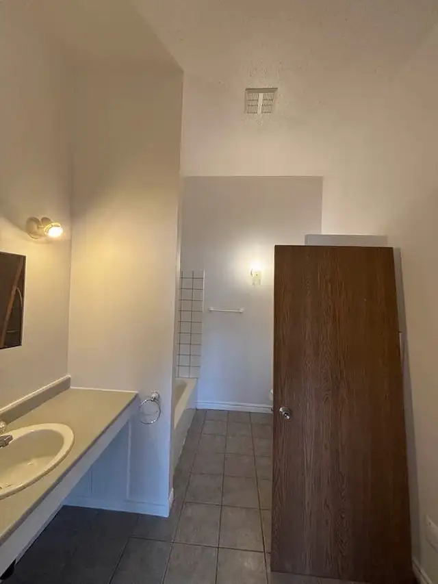 Spacious 1-Bedroom Rental in Downtown Hawkesbury - Photo 4