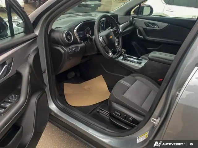 2025 Chevrolet Blazer LT | V6 | Hitch | Lane Keep Assist - Photo 17