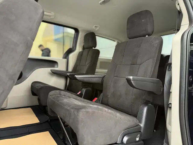 2012 Dodge Grand Caravan SXT - No Accidents - Cruise Control - Photo 8