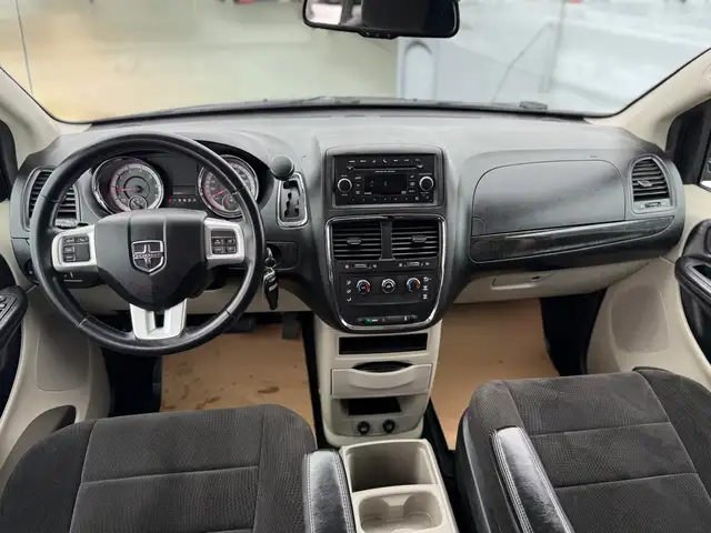 2012 Dodge Grand Caravan SXT - No Accidents - Cruise Control - Photo 12