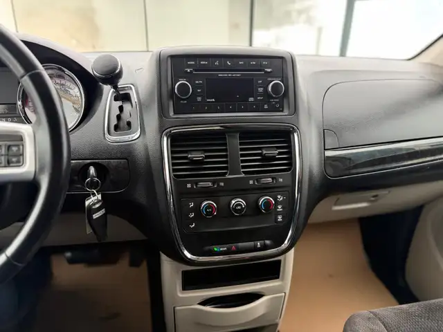 2012 Dodge Grand Caravan SXT - No Accidents - Cruise Control - Photo 19
