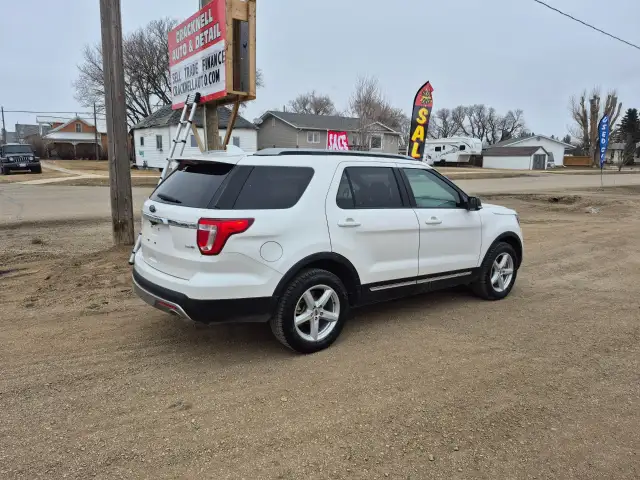 2016 Ford Explorer - Photo 2