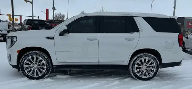 2023 GMC Yukon Denali 4WD - Photo 2