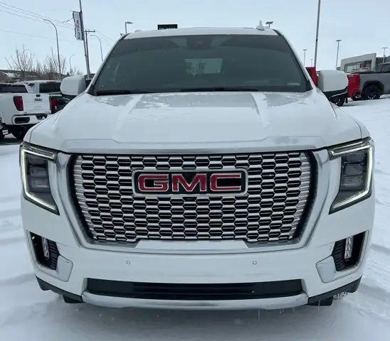 2023 GMC Yukon Denali 4WD - Photo 8