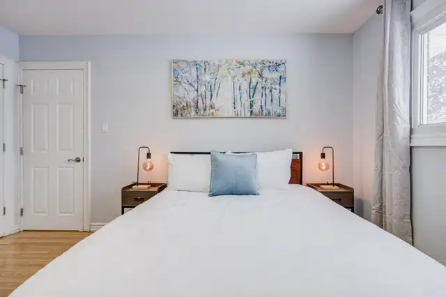 3 Bed 2 Bath House North York, Furnished, Free Wifi and parking