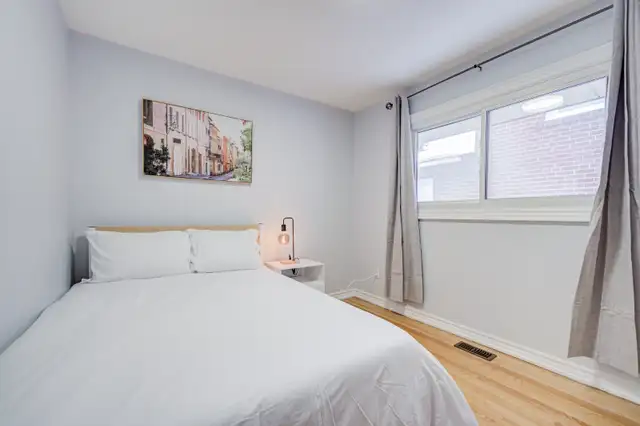 3 Bed 2 Bath House North York, Furnished, Free Wifi and parking - Photo 3