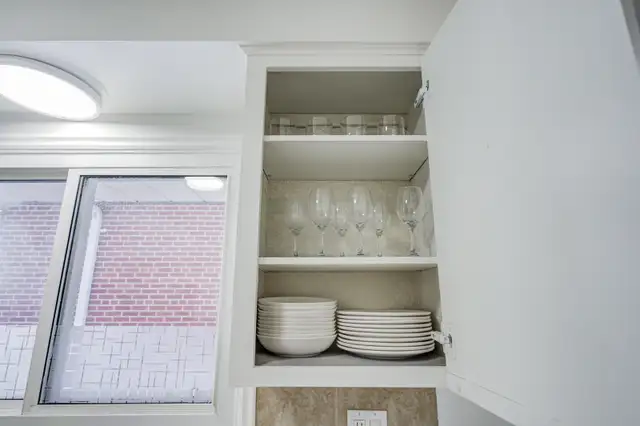 3 Bed 2 Bath House North York, Furnished, Free Wifi and parking - Photo 8