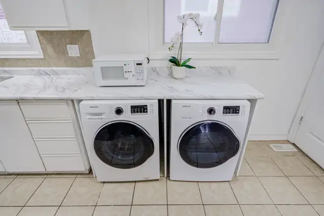 3 Bed 2 Bath House North York, Furnished, Free Wifi and parking - Photo 19