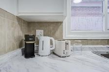 3 Bed 2 Bath House North York, Furnished, Free Wifi and parking - Photo 23