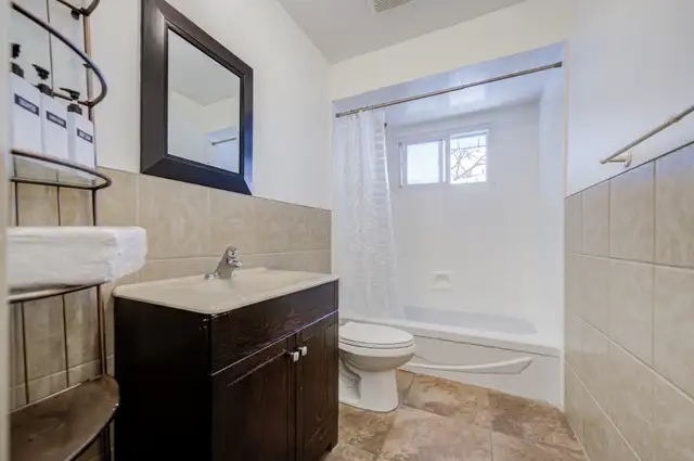 3 Bed 2 Bath House North York, Furnished, Free Wifi and parking - Photo 24
