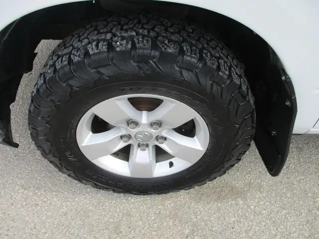 2015 RAM 1500 4WD Reg Cab 140.5' SLT - Photo 9