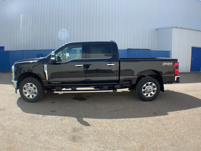 2026 Ford Super Duty F-350 SRW Lariat FX4 618A - Photo 2