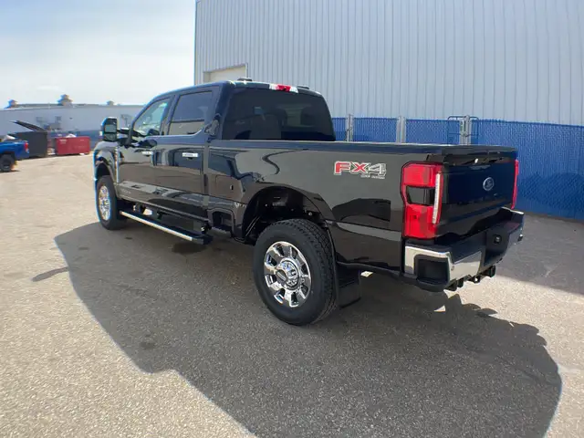 2026 Ford Super Duty F-350 SRW Lariat FX4 618A - Photo 3