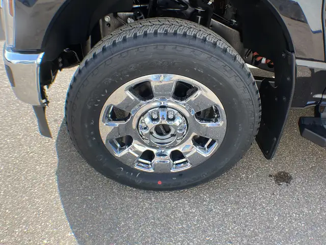 2026 Ford Super Duty F-350 SRW Lariat FX4 618A - Photo 9